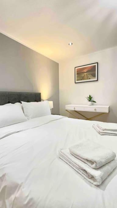 A Beautiful Stylish 2 Bedroom Apartment -City Of 런던 외부 사진