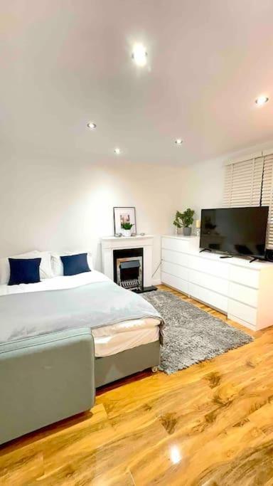 A Beautiful Stylish 2 Bedroom Apartment -City Of 런던 외부 사진