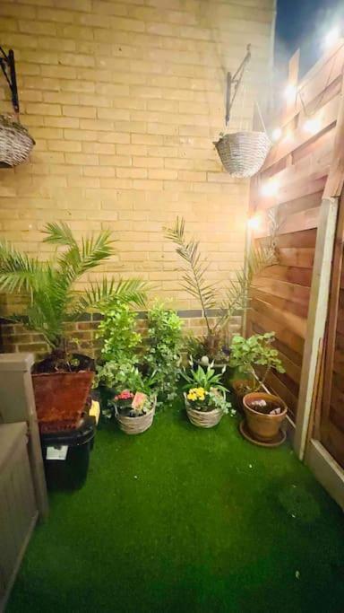 A Beautiful Stylish 2 Bedroom Apartment -City Of 런던 외부 사진